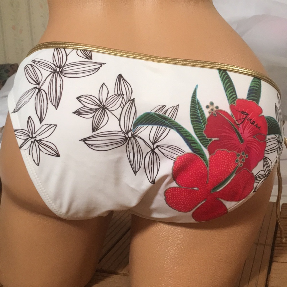 Guess bikini bottom NWT Size Large